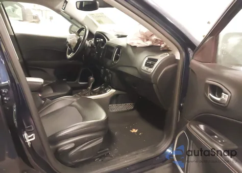 2019 Jeep Compass Latitude 4X4 из США, поврежденный, VIN 3C4NJDBB2KT599692